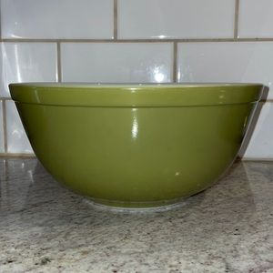 Vintage Pyrex Bowl Avocado Green